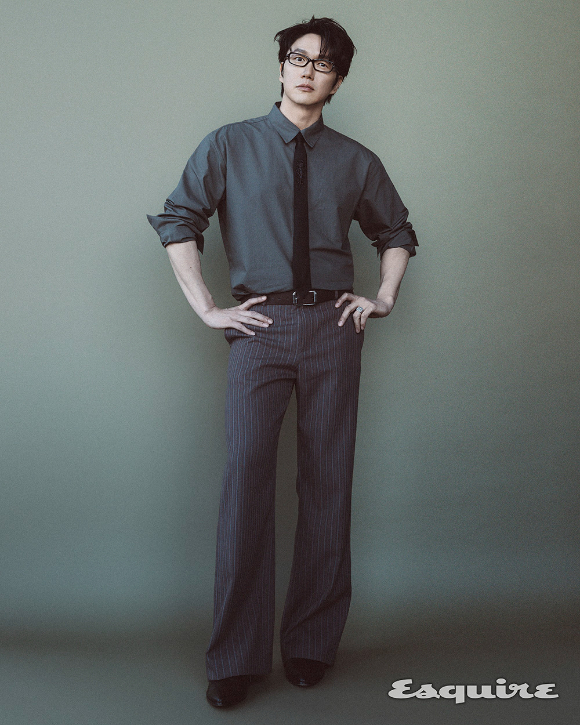 가수 성시경이 6년만에 화보 촬영에 나섰다. [사진=에스콰이어]