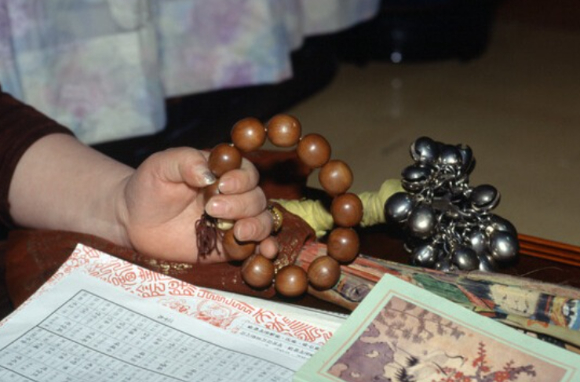 사주&middot;궁합을 이유로 "내년 여름에 이혼해야 산다"는 아내의 요구에 난감해진 남편의 사연이 전해졌다. 사진은 본 기사 내용과 무관. [사진=조은수 기자]