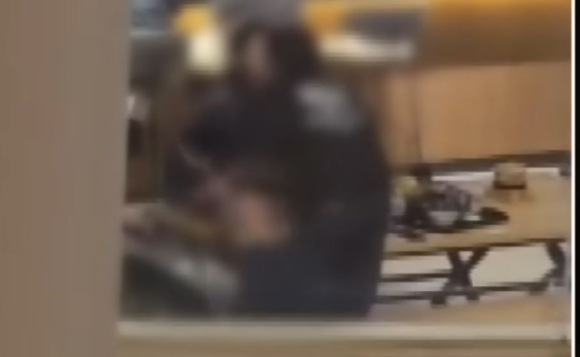 지난 2015년 10월 31일 오후 서울 잠실야구장에서 2015 KBO 포스트시즌 한국시리즈 두산과 삼성의 5차전 경기가 열렸다. 경기 전 삼성 류중일 감독이 취재진과 인터뷰를 하고 있다. [사진=아이뉴스24 포토DB]