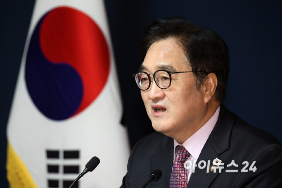 우원식 국회의장이 5일 오전 국회 사랑재에서 신년 기자회견을 하고 있다. [사진=곽영래 기자]