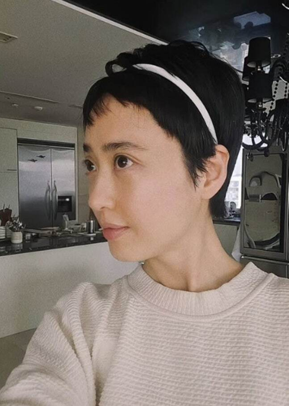 김민정, 무슨 일 있나? 파격 숏컷 변신 후 "내 직업에서 떨어져 있기...자신의 삶을 사세요"