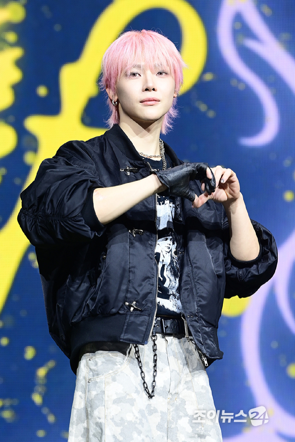 [포토] 앤팀 니콜라스, 시크한 핑크보이