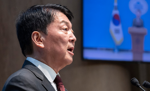 국민의힘 안철수 의원이 12일 국회에서 무소속 한동훈 의원의 국민의힘 복당 반대 기자회견을 하고 있다. 2026.7.12 [사진=연합뉴스]