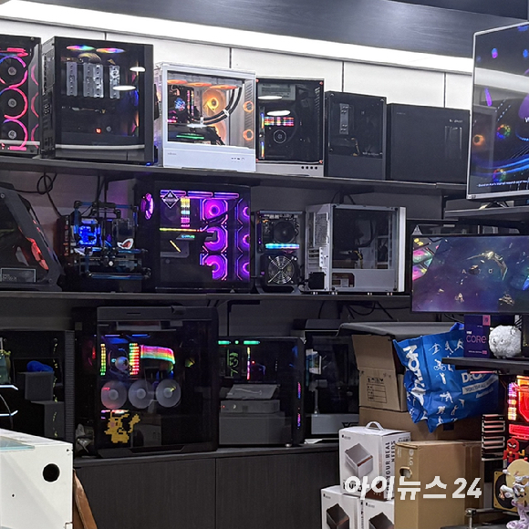 용산 전자상가 노트북 매장에 진열된 제품들. [사진=권서아 기자]