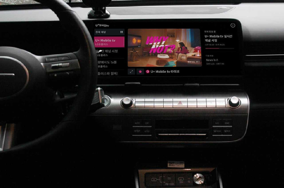 차량에 LG유플러스 동영상 스트리밍서비스 'U+모바일tv'가 탑재된 모습. [사진=LGU+]