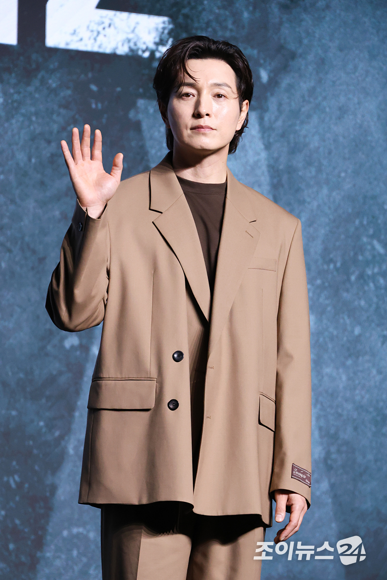 배우 정성일이 2일 오전 서울 영등포구 여의도 콘래드서울호텔에서 진행된 디즈니+ 오리지널 시리즈 '메이드 인 코리아 시즌2' 제작발표회에 참석해 포즈를 취하고 있다. [사진=문수지 기자]