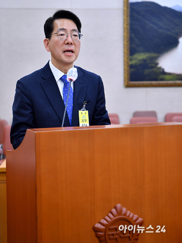 황종우 해양수산부 장관 후보자가 23일 국회 농림축산식품해양위원회에서 열린 인사청문회에서 모두발언을 하고 있다.