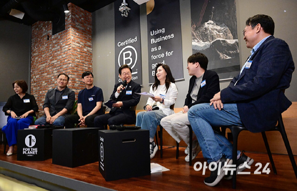 이재명 더불어민주당 대선 후보가 29일 서울 성동구 한 공유사무실에서 열린 '혁신성장의 씨앗, 스타트업 레벨업!' 간담회에서 발언을 하고 있다. [사진=곽영래 기자]