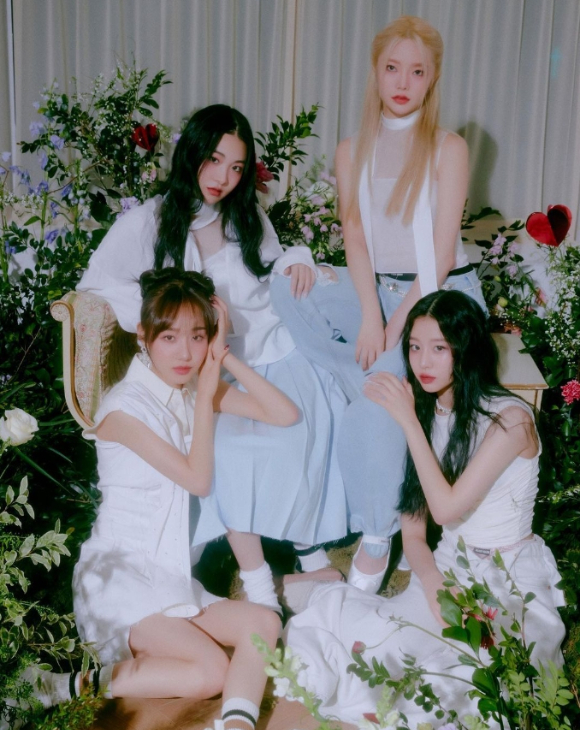 피프티피프티 '큐피드' 단체 콘셉트 포토 [사진=어트랙트]