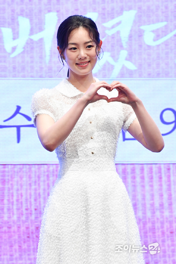 배우 권한솔이 11일 오후 서울 구로구 신도림동 더세인트에서 진행된 KBS2 새 수목드라마 '남주의 첫날밤을 가져버렸다' 제작발표회에 참석해 포즈를 취하고 있다. [사진=문수지 기자]