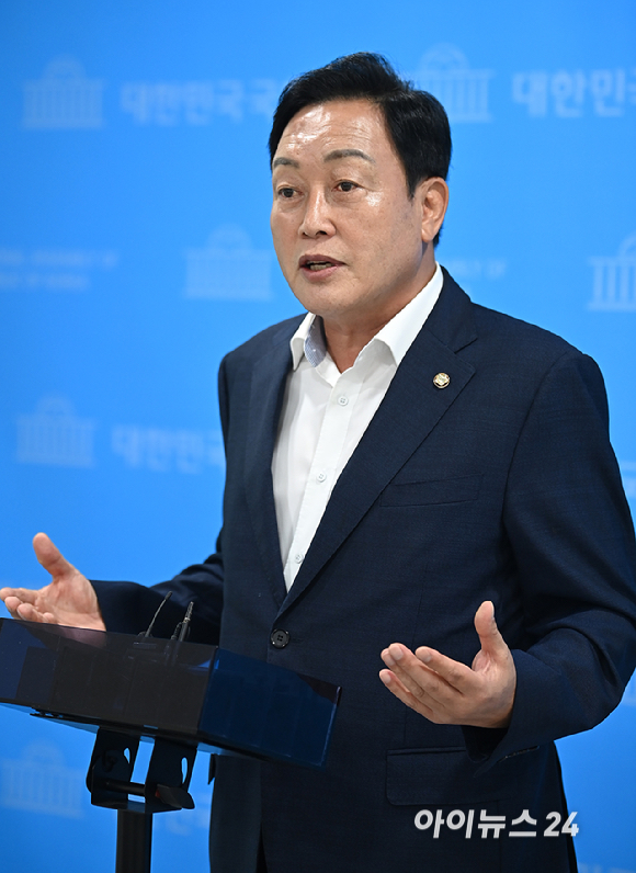 김선교 국민의힘 의원이 7일 오전 서울 여의도 국회에서 특별검사의 출국금지 관련 기자회견을 하고 있다.김건희 여사의 각종 의혹을 수사하는 민중기 특별검사(김건희 특검)가 경기 양평군수 출신의 김선교 국민의힘 의원을 출국금지 조치한 것으로 알려졌다. [사진=곽영래 기자]