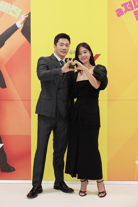 웨이브 오리지널 '위기의 X' 온라인 제작발표회에 ㄱ참석한 권상우, 임세미 [사진=웨이브]