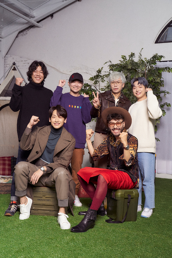 이상순 음악감독, 장우성 PD, 김태호 PD, 이주원 PD, 방송인 노홍철, 가수 겸 배우 비(정지훈)가(왼쪽 위부터 시계방향) 8일 온라인으로 진행된 넷플릭스 시리즈 '먹보와 털보' 제작발표회에 참석해 포즈를 취하고 있다. [사진=넷플릭스]