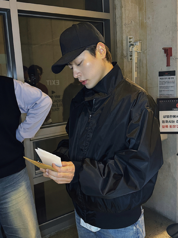 배우 박정민이 영화 '휴민트' 충주 무대인사에 참석해 관객을 만나고 있다. [사진=NEW]