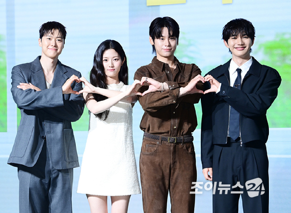 배우 공명-신은수-차우민-윤상현이 25일 오전 서울 마포구 호텔 나루에서 열린 넷플릭스 영화 '고백의 역사'(감독 남궁선) 제작보고회에 참석하고 있다. [사진=정소희 기자]