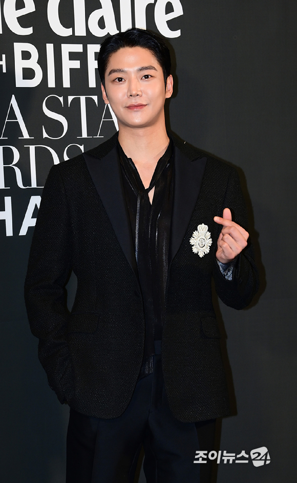 배우 로운이 18일 부산 해운대구 중동 파라다이스호텔에서 열린 '2025 마리끌레르 아시아스타어워즈' 포토콜 행사에 참석하고 있다. [사진=정소희 기자]