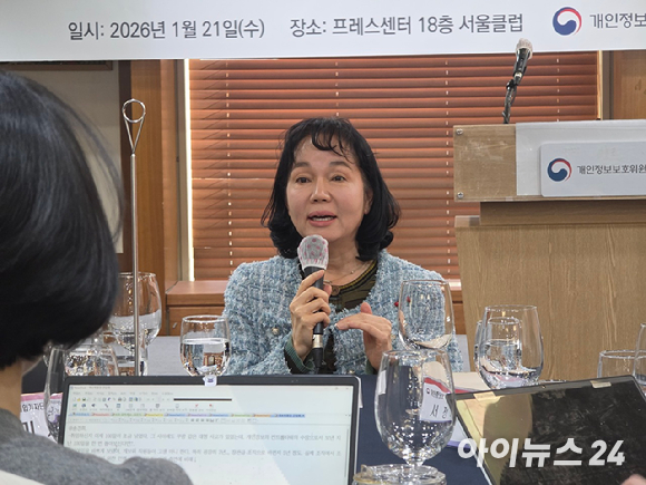 송경희 개인정보보호위원장이 21일 서울 중구 한국프레스센터 기자클럽에서 열린 신년 기자간담회에서 발언하고 있다. [사진=박정민 기자]