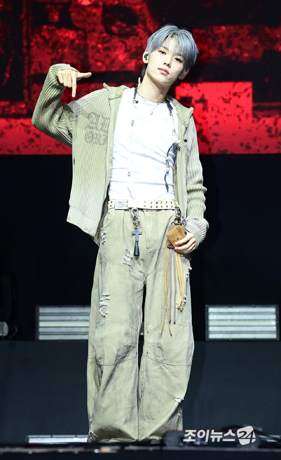 그룹 이븐 이정현이 20일 서울 영등포구 명화아트홀에서 열린 이븐(EVNNE) 첫 싱글 '뱉어 (Backtalk)' 컴백 쇼케이스에 참석하고 있다. [사진=정소희 기자]