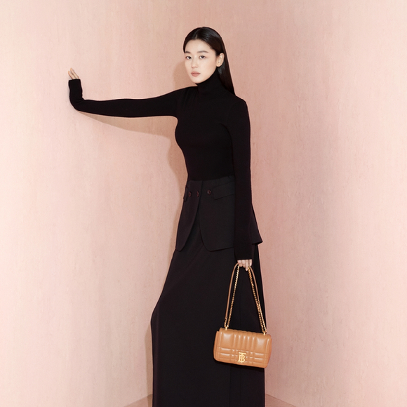 배우 전지현이 영국 브랜드 버버리 글로벌 앰버서더로 선정됐다. [사진=&copy; Courtesy of Burberry]