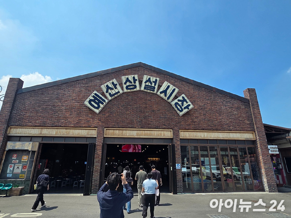지난 26일 방문한 예산시장 외관. [사진=전다윗 기자]