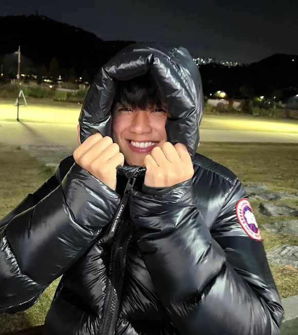 대한민국 축구대표팀 수비수 설영우가 남아프리카공화국전 패배 직후 악성 댓글에 대한 법적 대응 방침을 밝히면서 축구 팬들 사이에서 거센 논란이 일고 있다. 사진은 설영우. [사진=설영우 인스타그램]