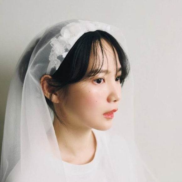 '김무열♥' 윤승아, 결혼 11주년 맞아 기념샷...40대 안 믿기는 소녀 미모