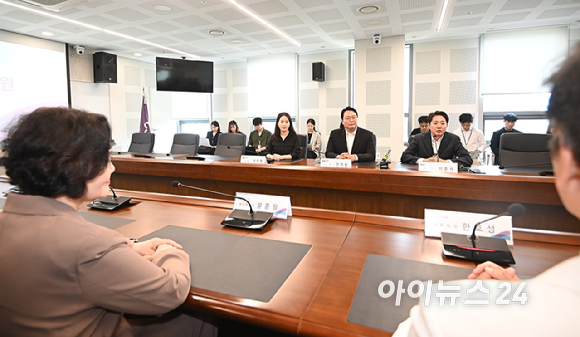 이준석 개혁신당 대선 후보가 21일 경기 성남의료원에서 열린 간담회에서 발언하고 있다. [사진=곽영래 기자]