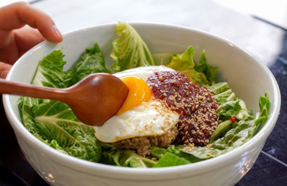 봄동이 뼈 건강과 장 건강, 면역력 관리에 도움을 줄 수 있다는 전문가 설명이 제시됐다. 사진은 AI 생성 이미지로, 본 기사 내용과 무관. [사진=챗GPT]