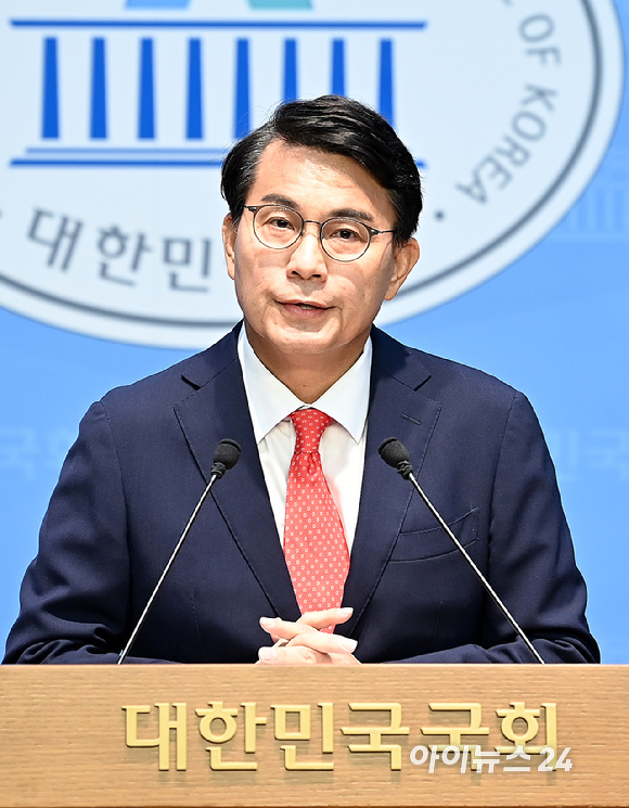 윤상현 국민의힘 의원이 24일 오전 서울 여의도 국회 소통관에서 현안 관련 기자회견을 하고 있다. [사진=곽영래 기자]