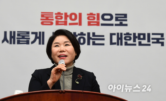 국민의힘 조은희 서울 서초구갑 당선인이 지난 10일 서울 여의도 국회에서 열린 의원총회에서 발언을 하고 있다. [사진=김성진 기자]