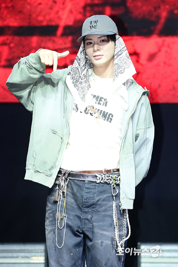 그룹 이븐 문정현이 20일 서울 영등포구 명화아트홀에서 열린 이븐(EVNNE) 첫 싱글 '뱉어 (Backtalk)' 컴백 쇼케이스에 참석하고 있다. [사진=정소희 기자]