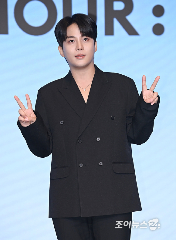 그룹 에이티즈 종호가 12일 오후 서울 마포구 호텔 나루 서울 엠갤러리에서 열린 미니 12집 '골든 아워 : 파트 3'(GOLDEN HOUR : Part.3) 앨범 발매 기념 기자간담회에서 포즈를 취하고 있다. [사진=곽영래 기자]