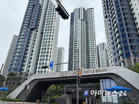 현대백화점 미아점 바로 앞에 위치한 롯데캐슬 클라시아 전경. [사진=김민지 기자]