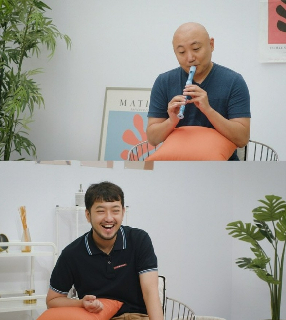 웹툰작가 출신 유튜버 침착맨(본명 이병건)이 28일 라이브 방송에서 절친인 주호민 작가(왼쪽)를 둘러싼 특수교사 신고 논란에 대한 생각을 밝혔다. [사진=주호민 인스타그램]