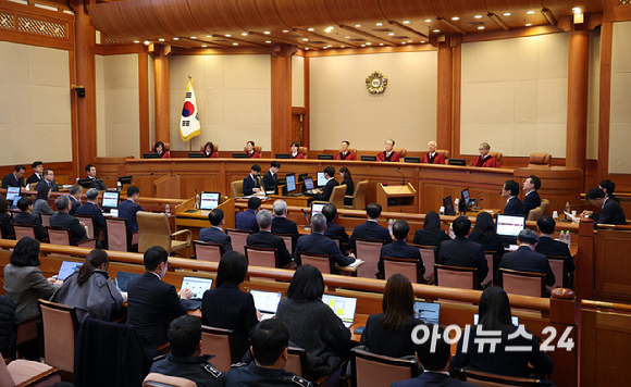 11일 서울 종로구 헌법재판소에서 열린 윤석열 대통령 탄핵심판 7차 변론기일에 헌법재판관들이 참석해 있다. [사진=사진공동취재단]