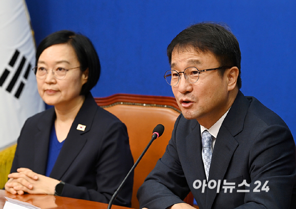 한성숙 국무총리가 10일 서울 여의도 국회에서 취임 인사차 한병도 더불어민주당 당대표 직무대행 겸 원내대표를 만나 대화를 하고 있다. [사진=곽영래 기자]