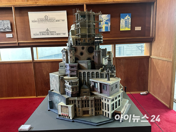 융복합예술 기획전시 '우리들의 낙원(Our Enchanting Paradise)'이 문화체육관광부 주최, 한국공예·디자인문화진흥원 주관으로 13일 서울 용산구 문화역서울284(옛 서울역사)에서 개막했다. [사진=문화역서울284]