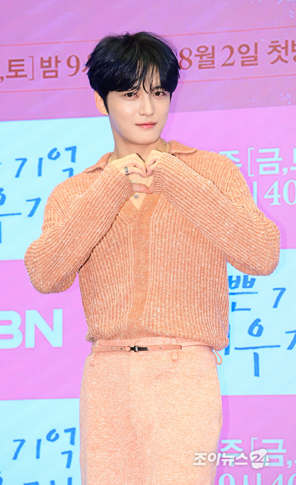 배우 김재중이 2일 오전 서울 마포구 스탠포드호텔에서 열린 MBN 새 금토드라마 '나쁜 기억 지우개' 제작발표회에서 포즈를 취하고 있다. [사진=정소희 기자]