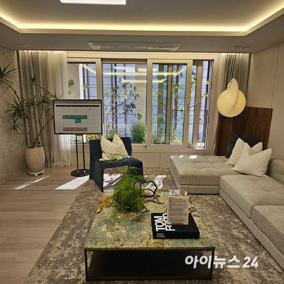 '의왕시청역 SK뷰 아이파크' 견본주택 내 단지 모형도. 2025.11.21 [사진=이효정 기자 ]