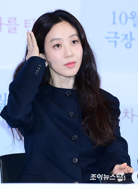배우 정려원이 27일 오후 서울 CGV 용산아이파크몰에서 열린 영화 '하얀 차를 탄 여자'(감독 고혜진) 언론시사회에 참석하고 있다. [사진=정소희 기자]