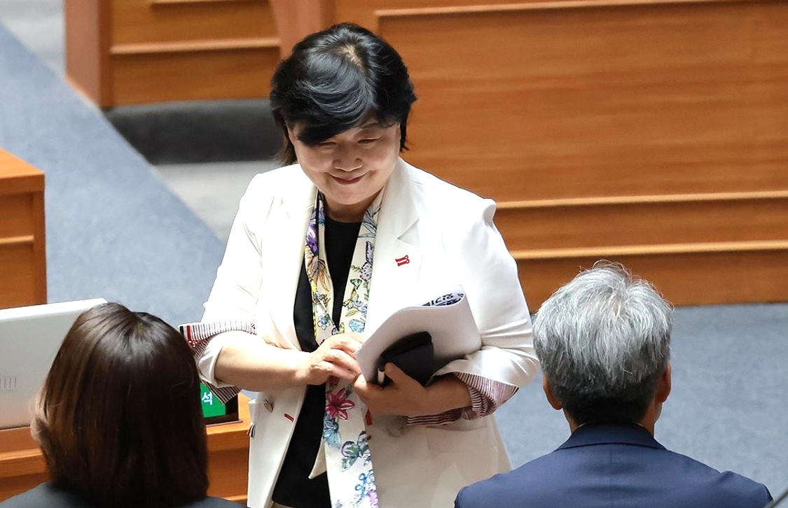 31일 국회에서 열린 7월 임시국회 제3차 본회의에서 전날 상정된 '보완수사권 폐지'를 골자로 하는 형사소송법 개정안이 국민의힘 의원들의 불참 속에 통과되고 있다. 2026.7.31 [사진=연합뉴스]