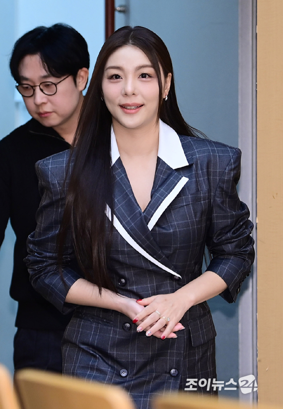 가수 에일리가 9일 오후 서울 양천구 목동 SBS 사옥에서 열린 SBS 글로벌 보컬 오디션 '베일드 컵' 제작발표회에 참석하고 있다. [사진=정소희 기자]