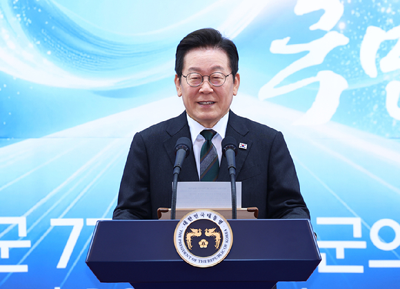 이재명 대통령이 1일 충남 계룡대에서 열린 건군 77주년 국군의 날 기념 오찬에서 축사하고 있다. 2025.10.1 [사진=연합뉴스]