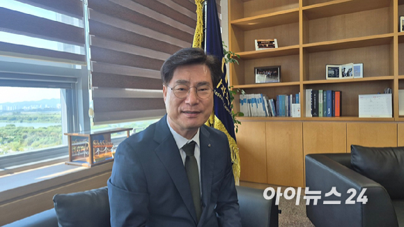 김영식 NST 이사장은 '출연연다움'이 자리매김될 때 우리나라 과학기술이 단단히 곳곳에 위치하게 될 것이라고 강조했다. [사진=정종오 기자]