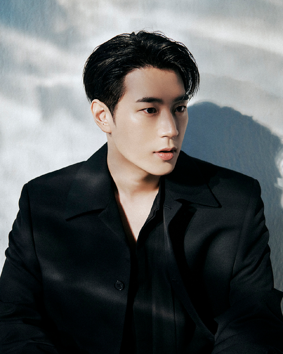 배우 박서함이 '탁류' 인터뷰에 앞서 사진촬영을 하고 있다. [사진=월트디즈니 컴퍼니 코리아]