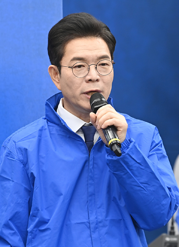 정원오 서울시장 후보가 23일 국회에서 열린 민주당 광역단체장 후보 연석회의에서 인사말을 하고 있다. [사진=곽영래 기자]