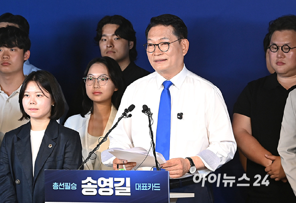 송영길 더불어민주당 의원이 8일 서울 여의도 민주당 중앙당사에서 당 대표 출마를 선언하고 있다. [사진=곽영래 기자]