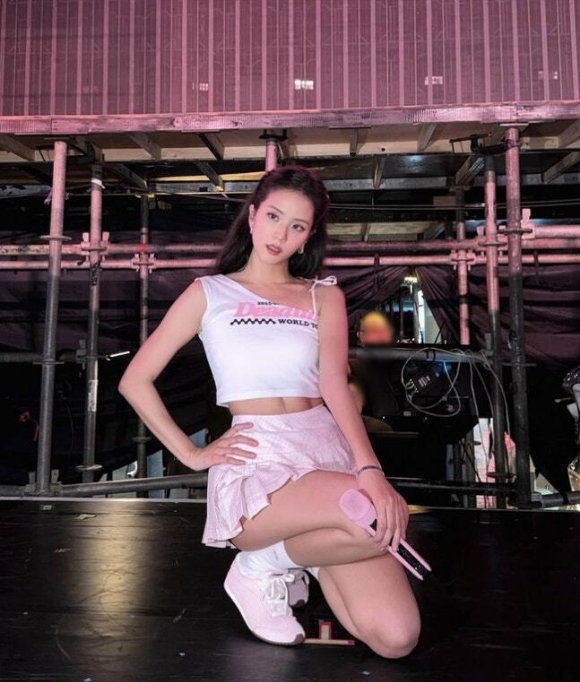 블랙핑크 지수, 운동을 얼마나 한거야? 크롭티 사이로 드러난 탄탄 복근 &apos;깜짝&apos;