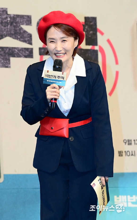 방송인 박경림이 11일 오후 서울 구로구 신도림 더 링크 호텔에서 열린 JTBC 새 토일극 '백번의 추억' 제작발표회에 참석하고 있다. [사진=정소희 기자]