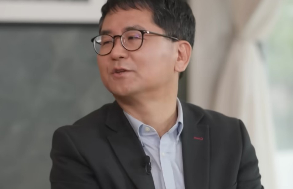 문유석 작가 [사진=유 퀴즈 온 더 블럭 캡처]